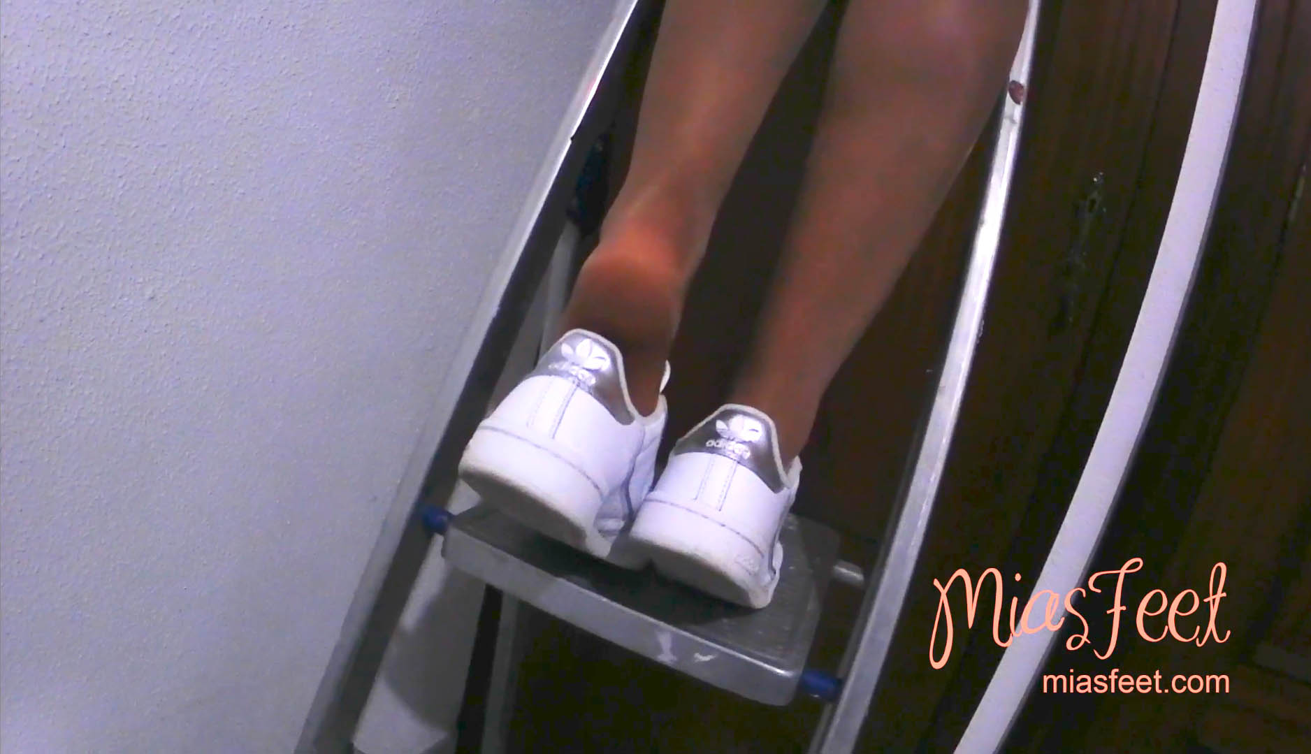 taking off my shoe on the ladder showing my feet sole